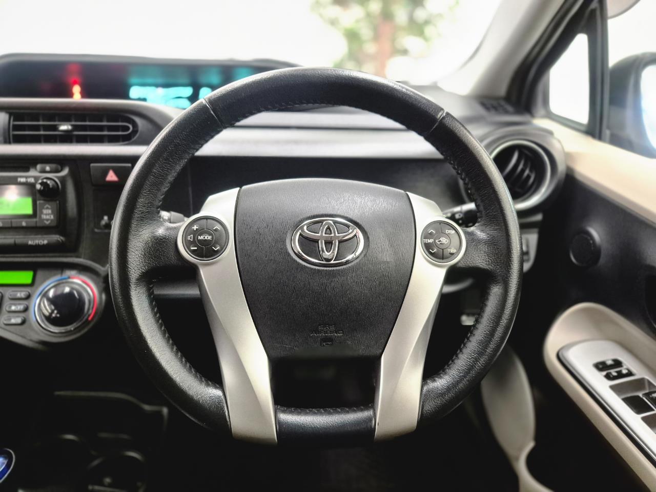 2012 Toyota Aqua thumbnail