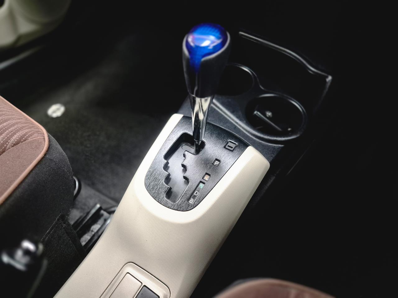 2012 Toyota Aqua thumbnail
