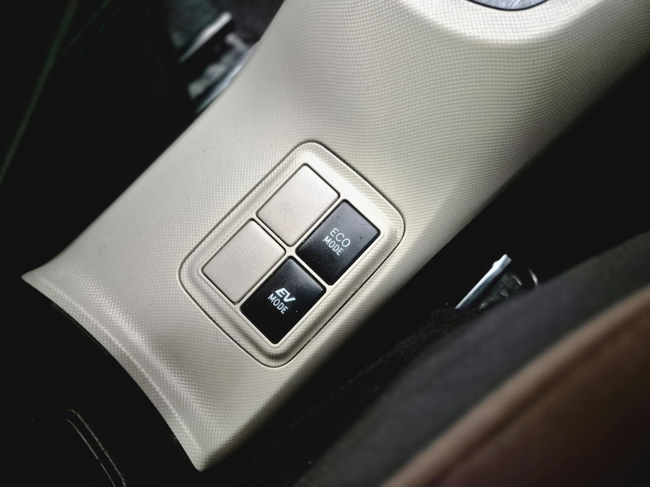 2012 Toyota Aqua thumbnail