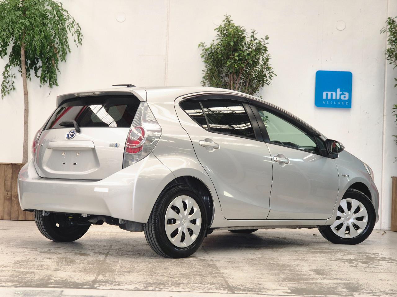 2012 Toyota Aqua thumbnail