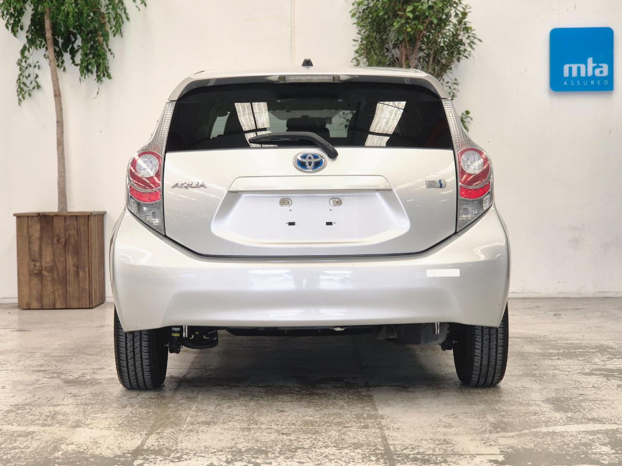 2012 Toyota Aqua thumbnail