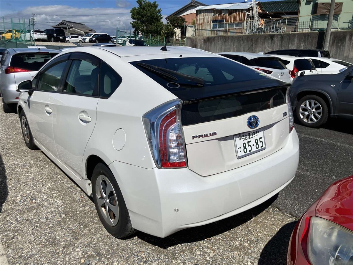 2013 Toyota Prius thumbnail