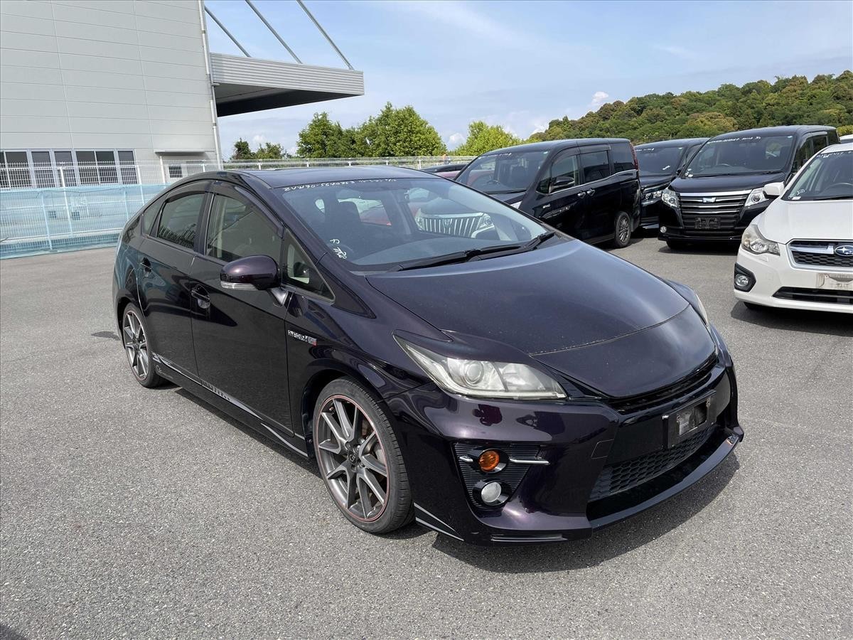 2013 Toyota Prius thumbnail