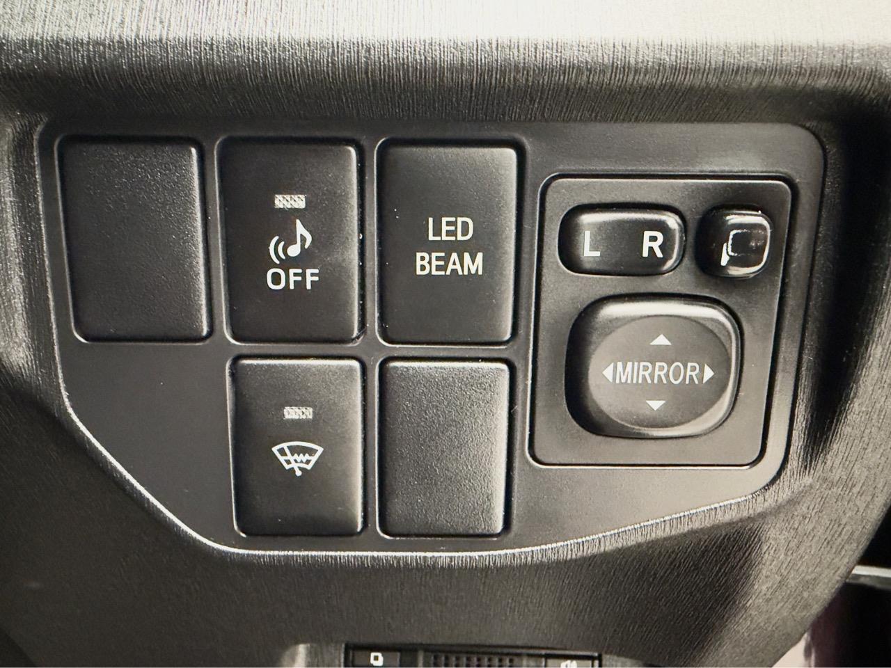 2013 Toyota Prius thumbnail