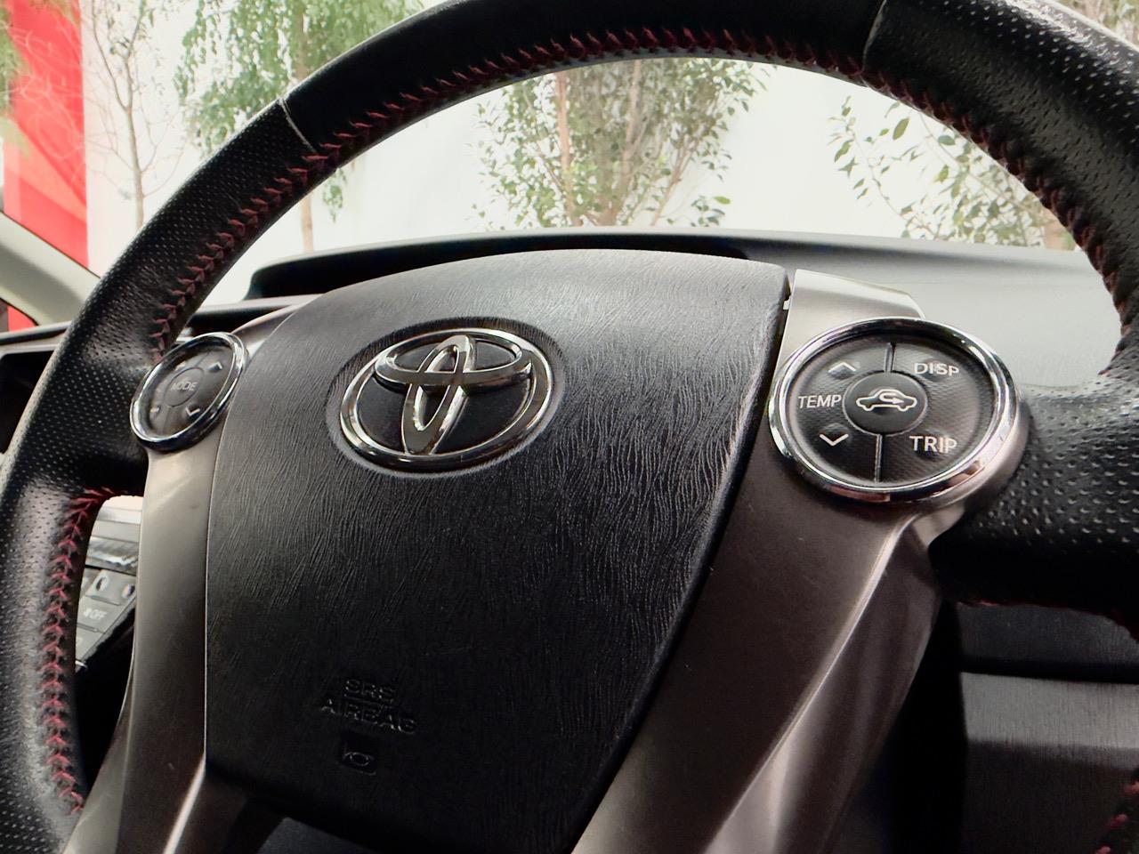 2013 Toyota Prius thumbnail