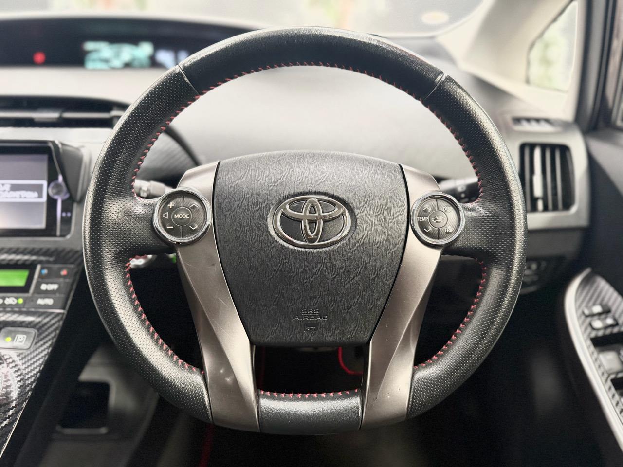 2013 Toyota Prius thumbnail