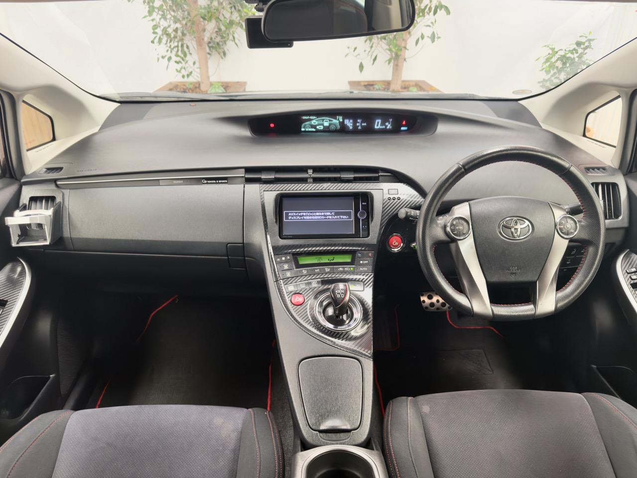 2013 Toyota Prius thumbnail
