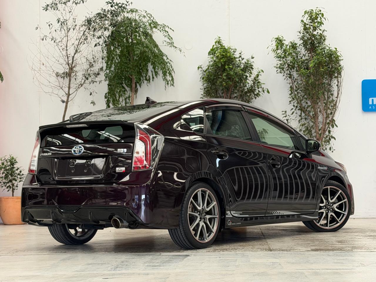2013 Toyota Prius thumbnail