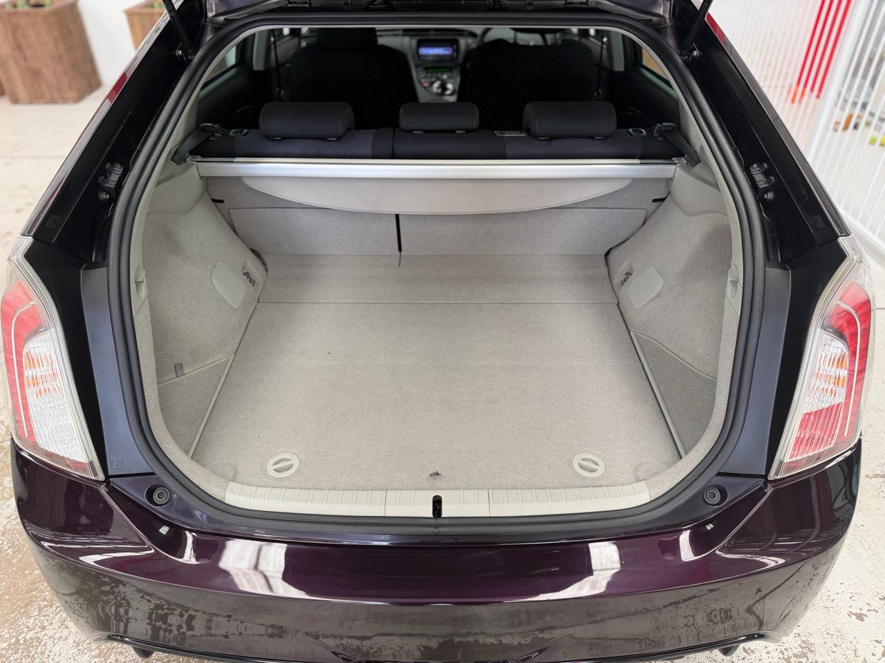 2013 Toyota Prius thumbnail