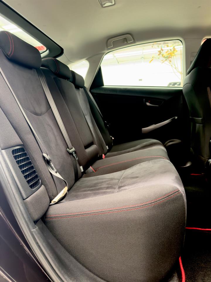 2013 Toyota Prius thumbnail