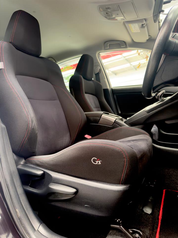 2013 Toyota Prius thumbnail