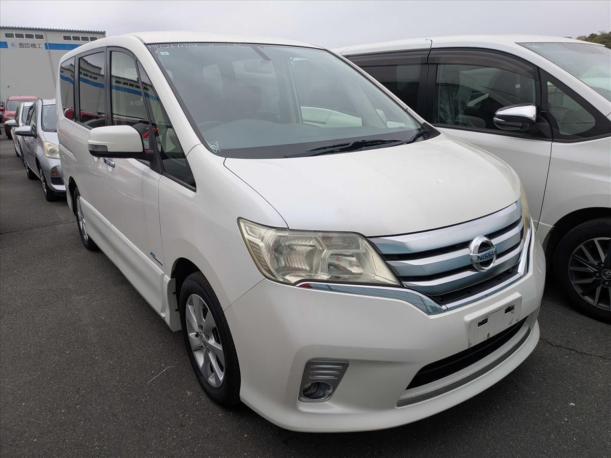 2013 Nissan Serena thumbnail