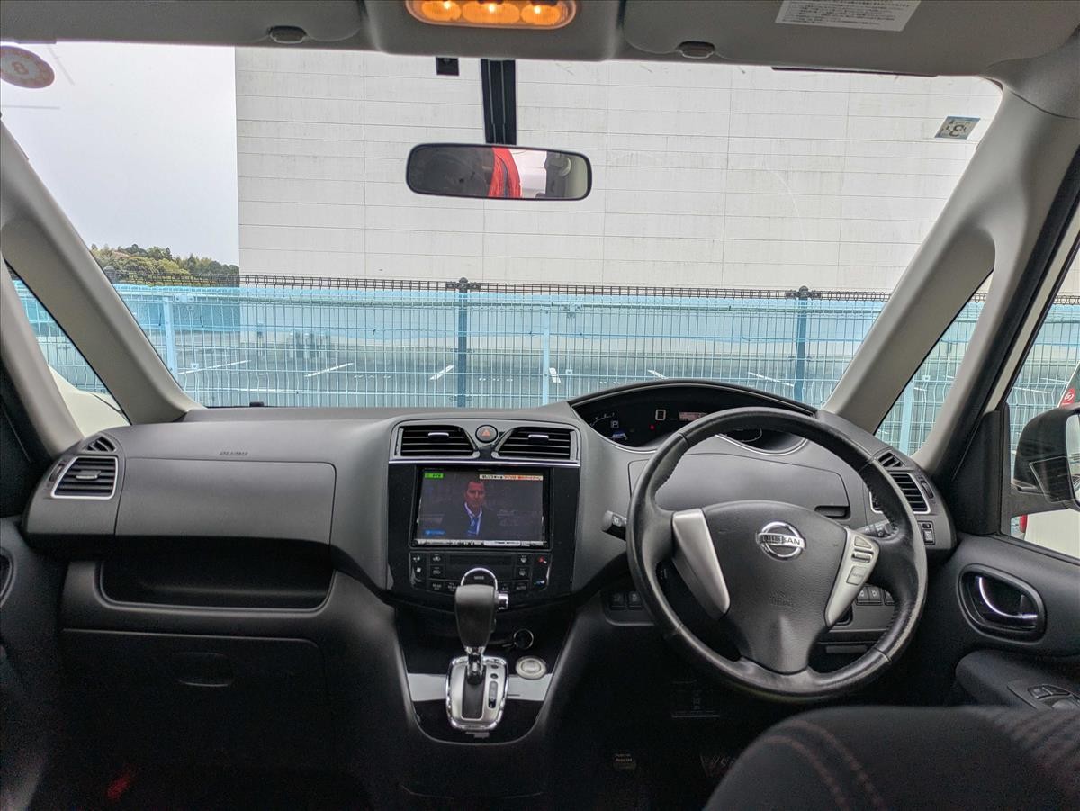2013 Nissan Serena thumbnail