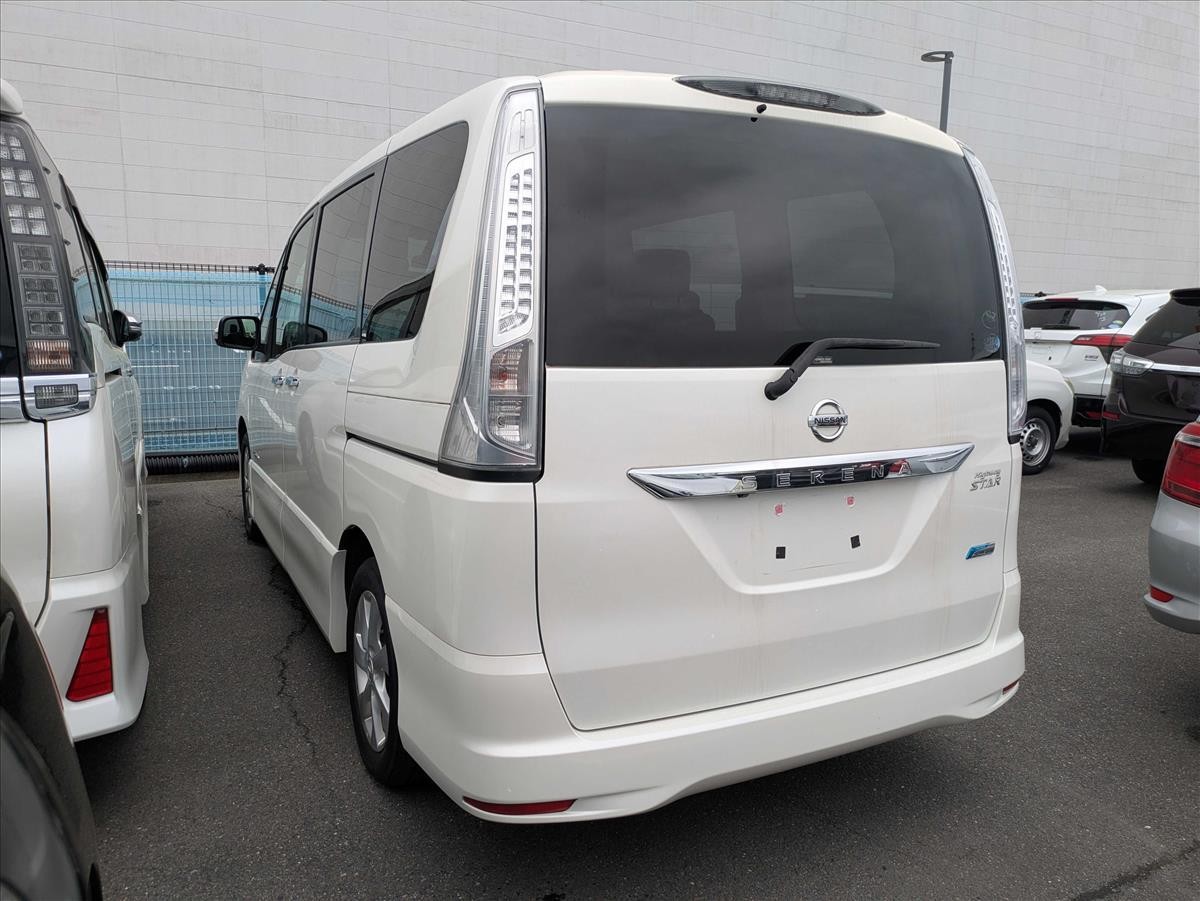 2013 Nissan Serena thumbnail