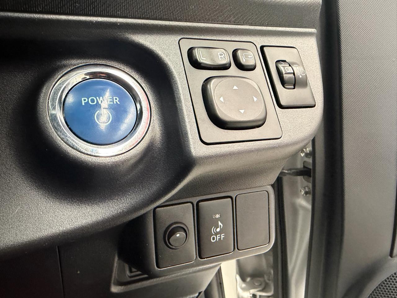 2015 Toyota Aqua thumbnail