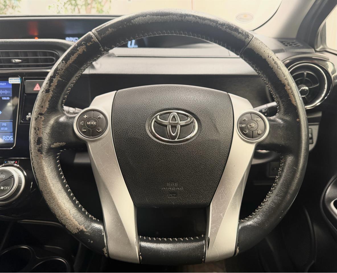 2015 Toyota Aqua thumbnail