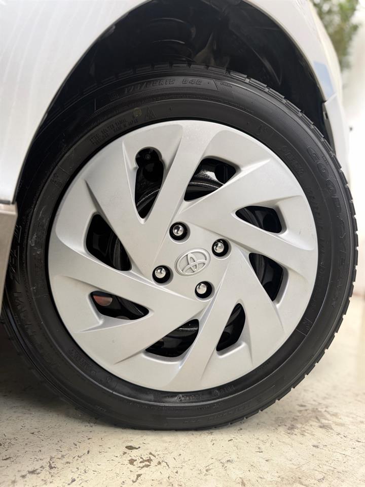 2015 Toyota Aqua thumbnail