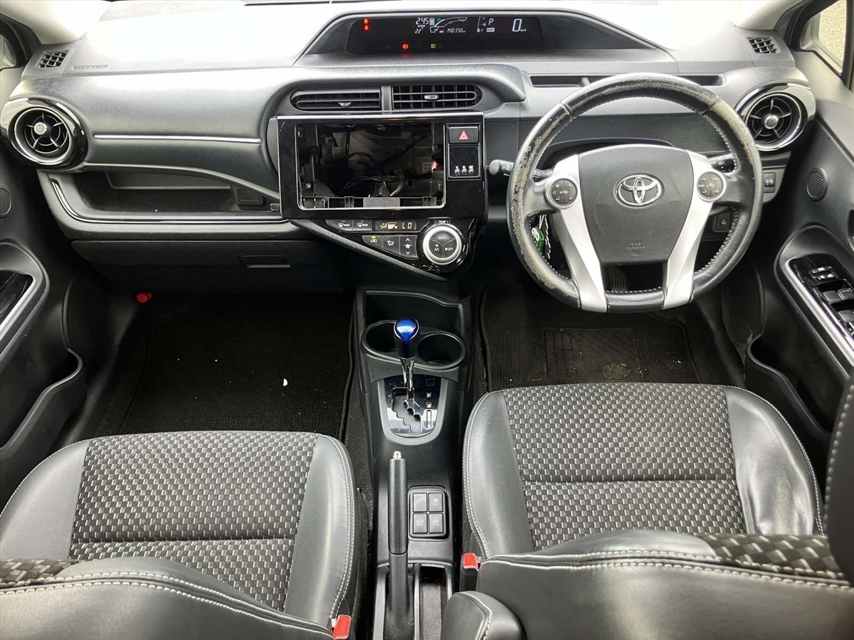 2015 Toyota Aqua thumbnail