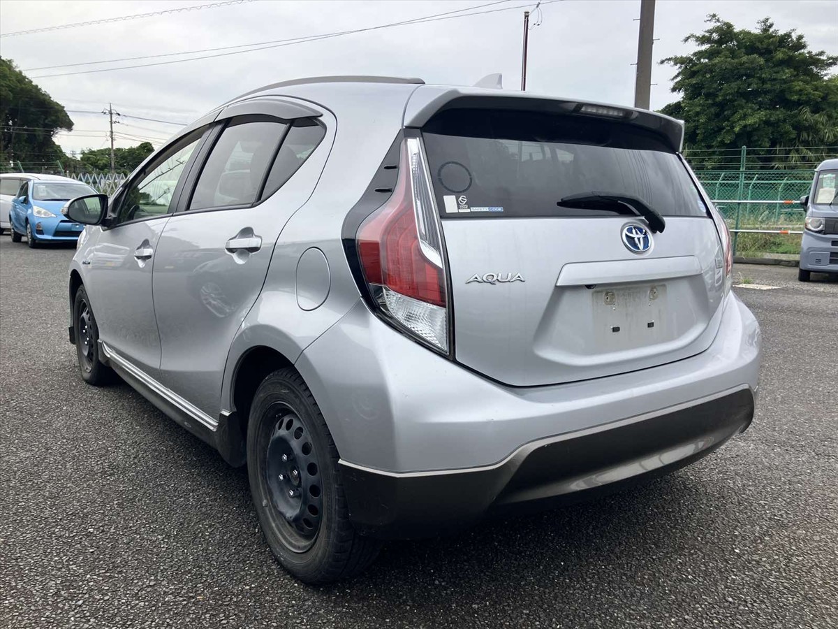 2015 Toyota Aqua thumbnail