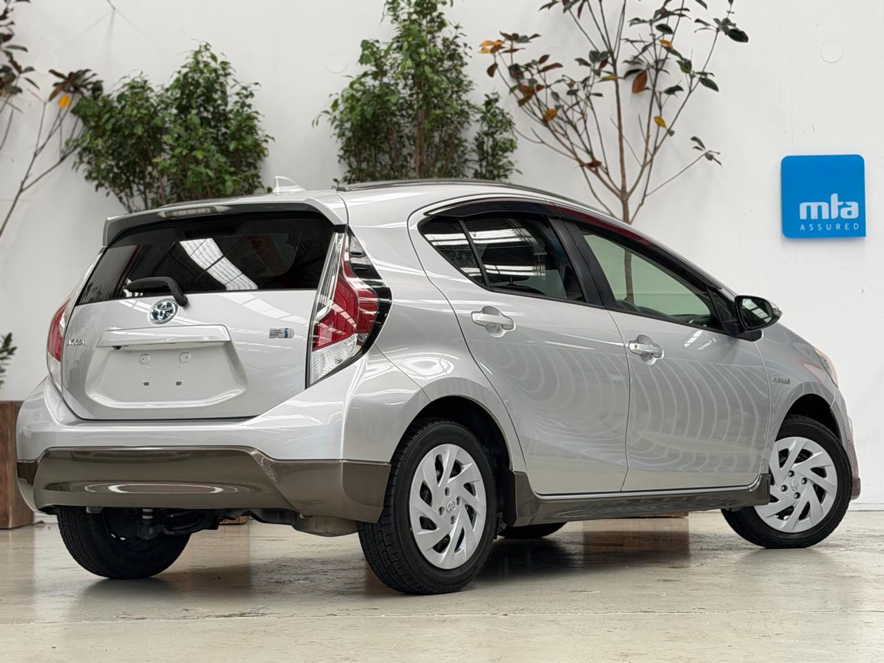 2015 Toyota Aqua thumbnail