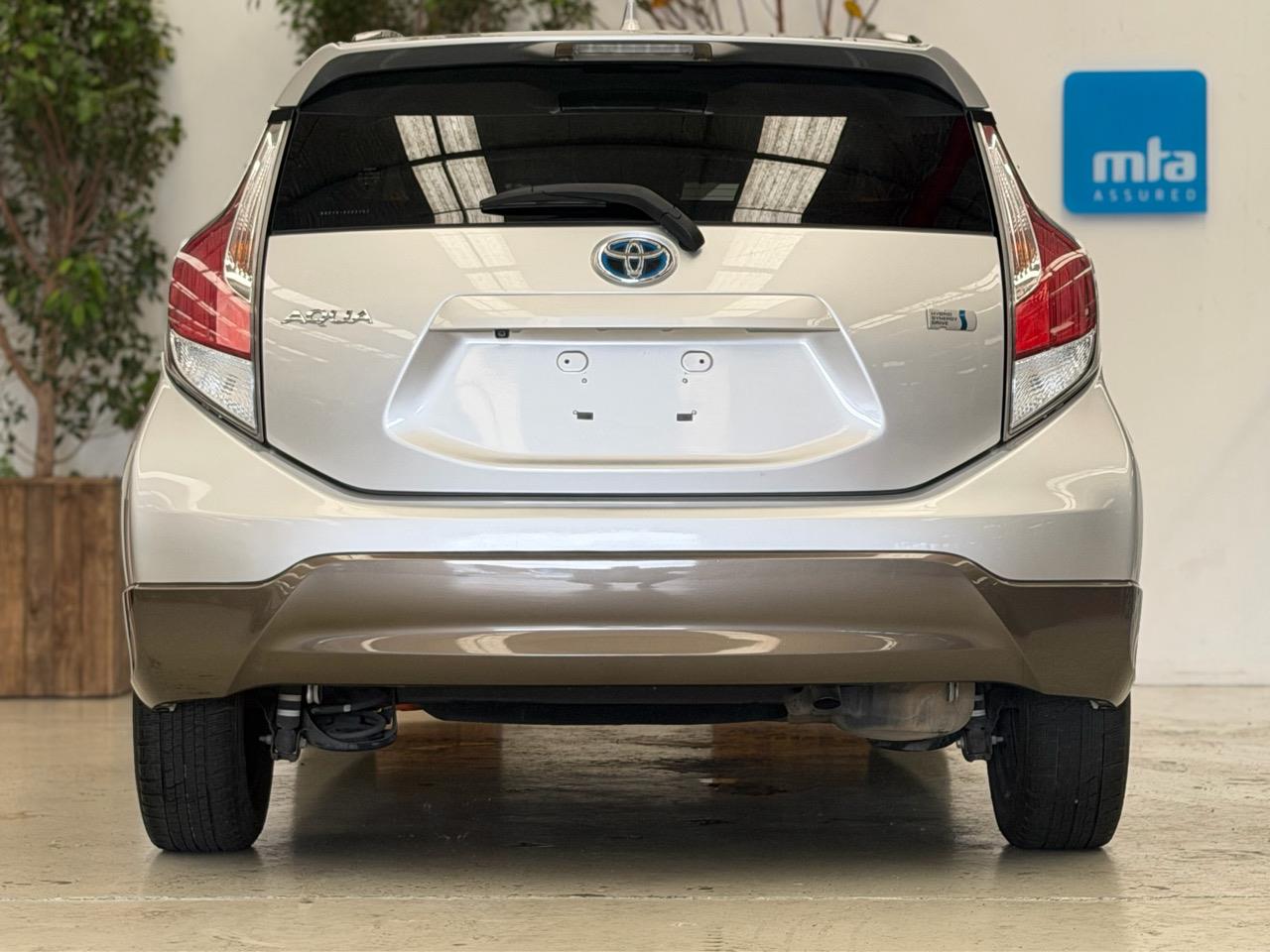2015 Toyota Aqua thumbnail