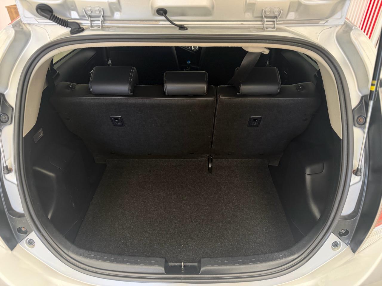 2015 Toyota Aqua thumbnail