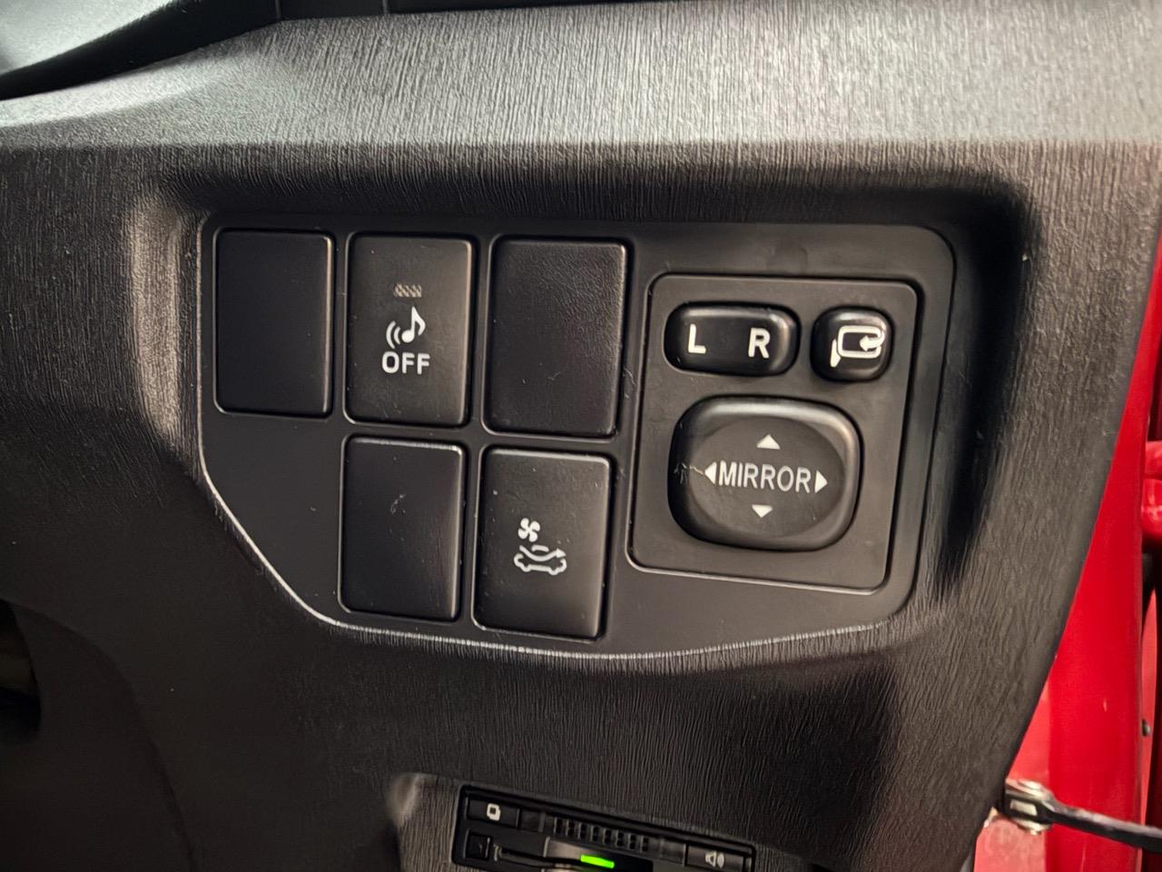 2014 Toyota Prius thumbnail