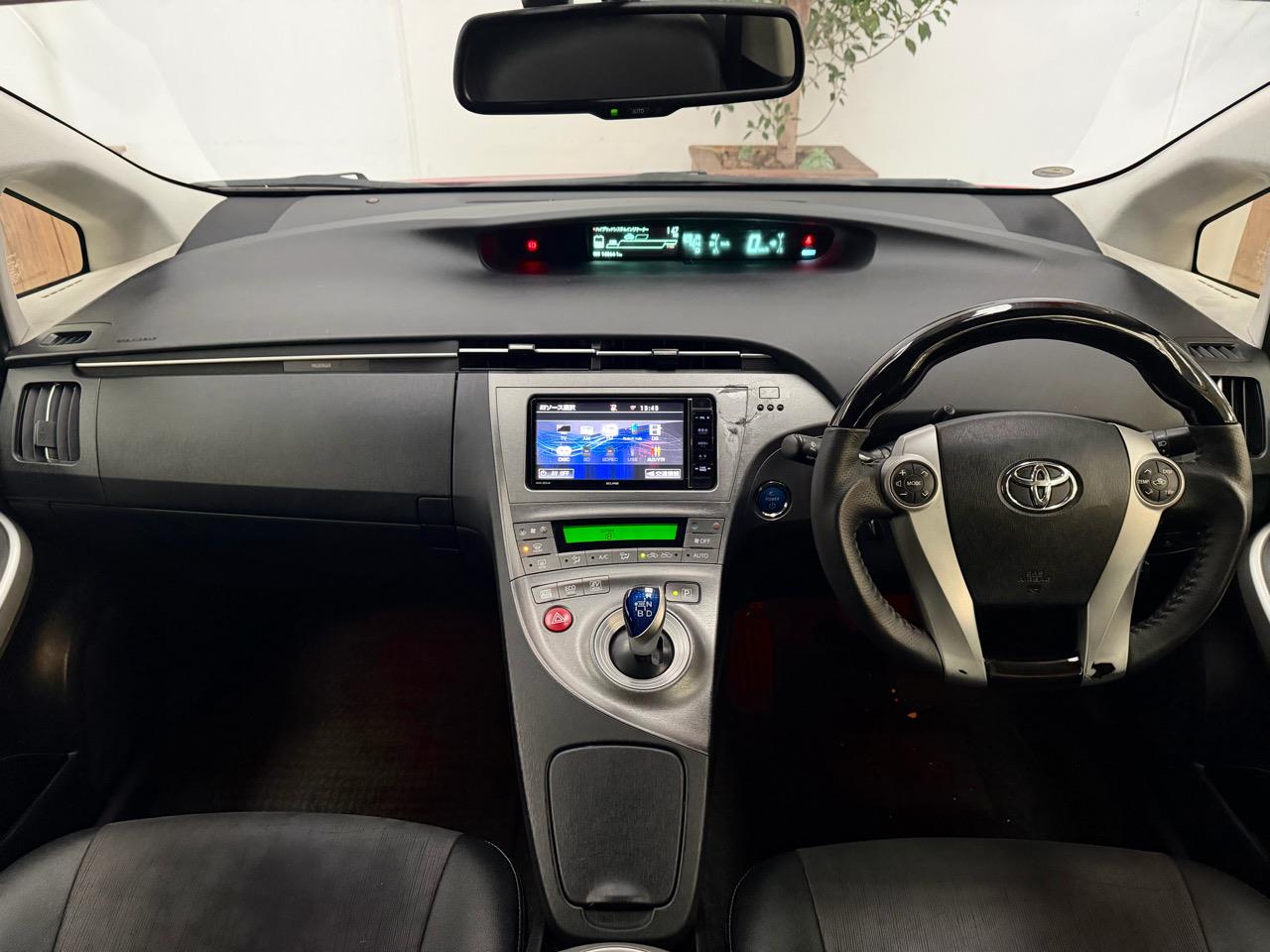 2014 Toyota Prius thumbnail