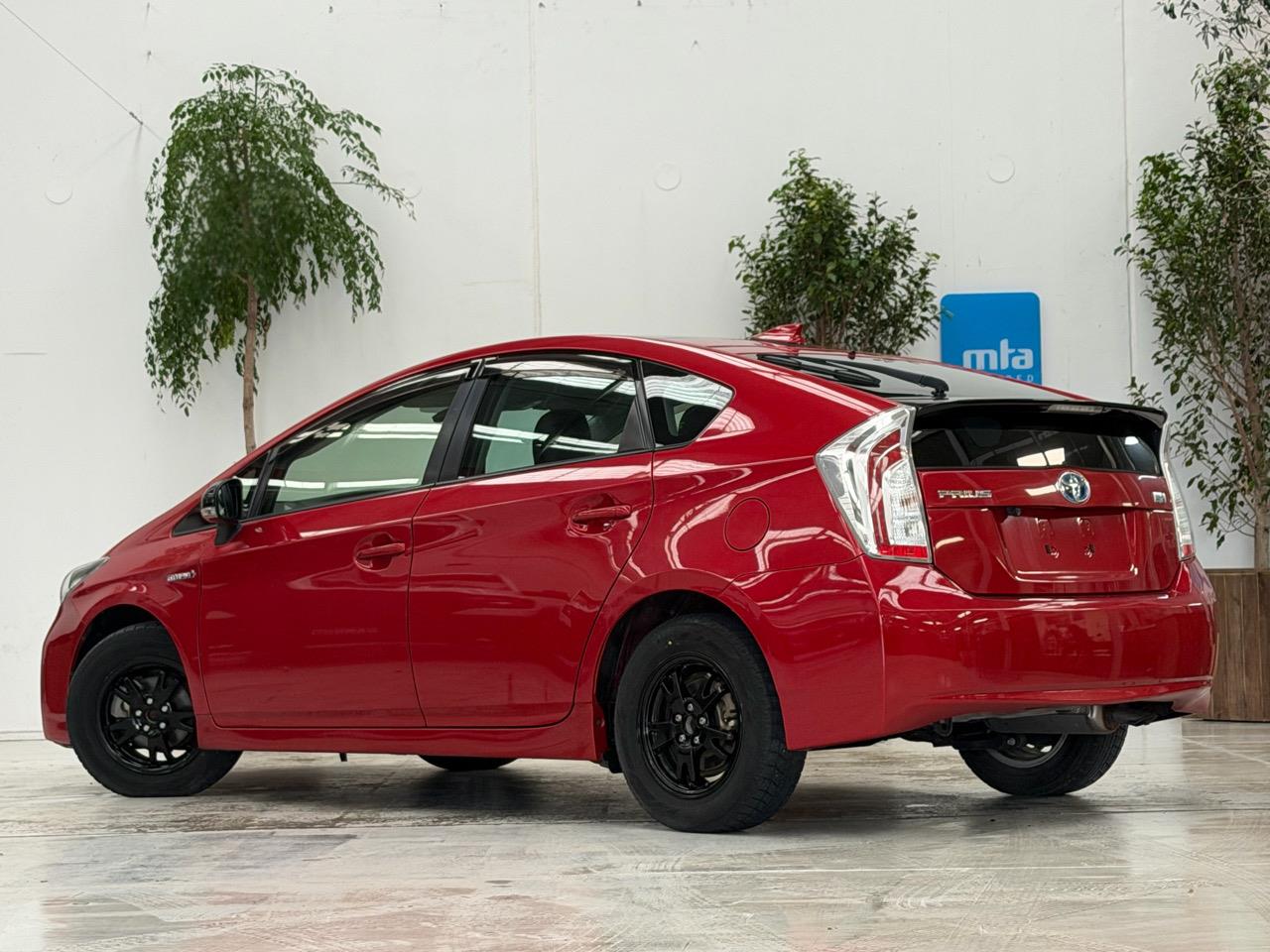 2014 Toyota Prius thumbnail