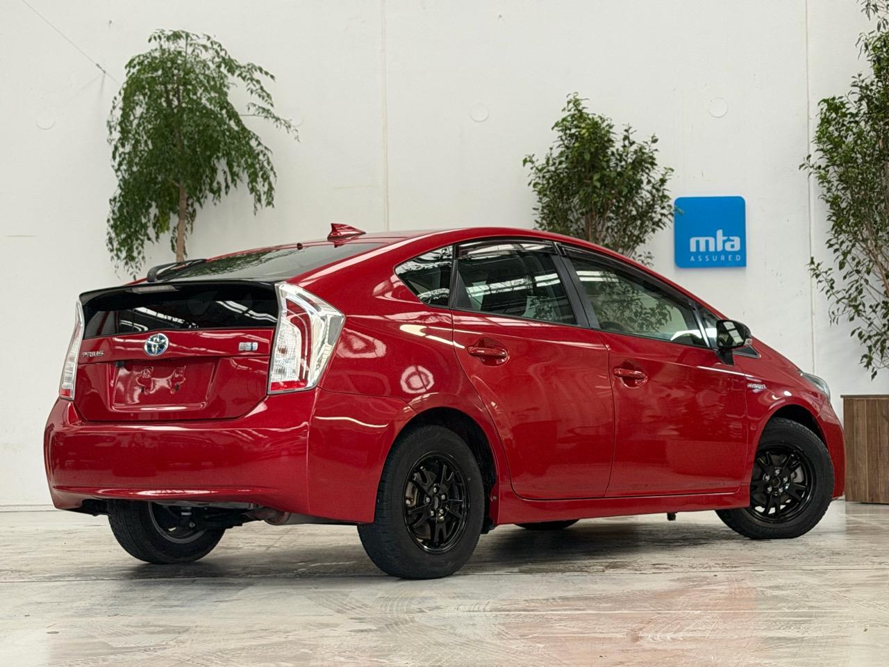 2014 Toyota Prius thumbnail