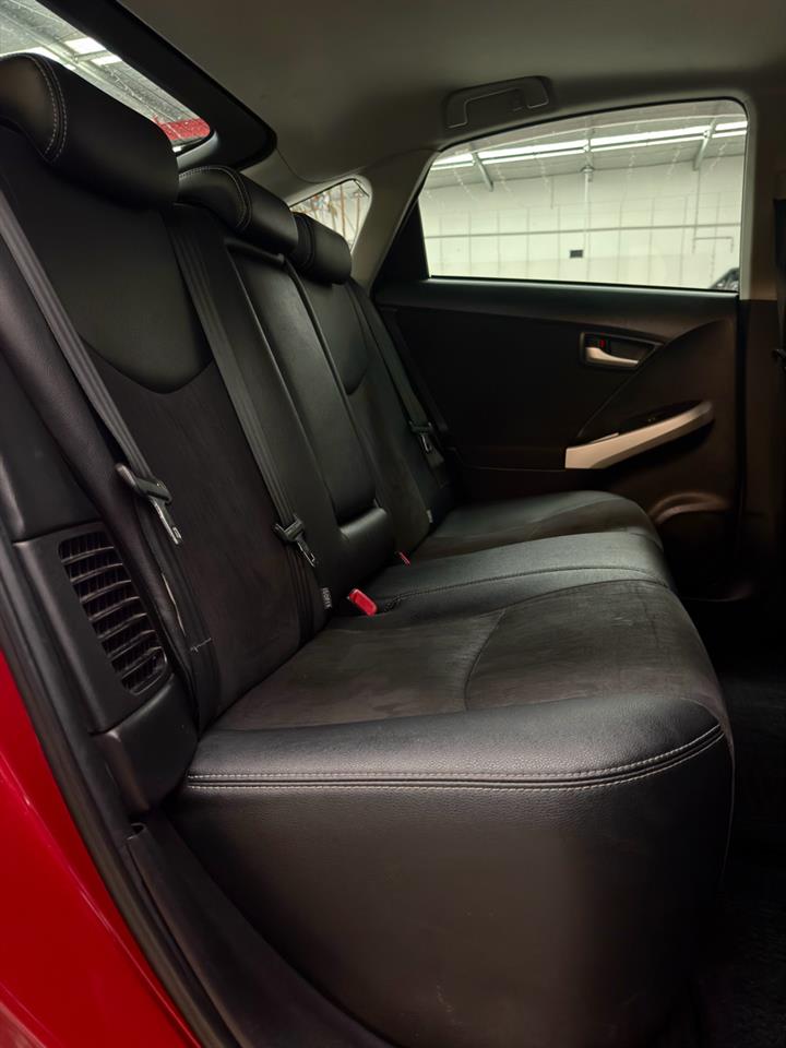 2014 Toyota Prius thumbnail