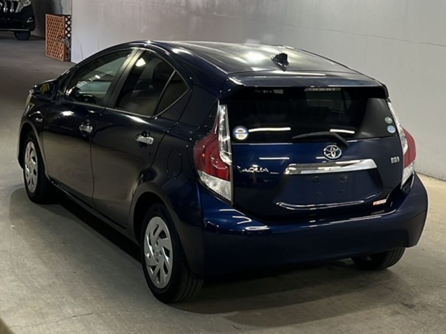 2016 Toyota Aqua thumbnail