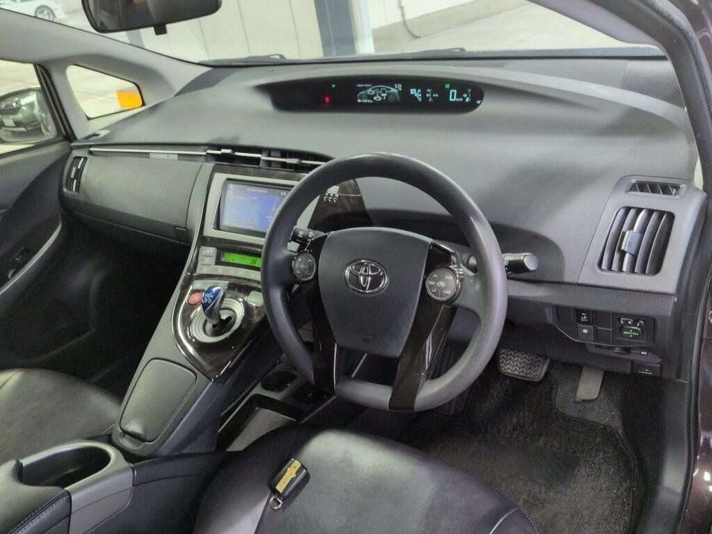 2013 Toyota Prius thumbnail