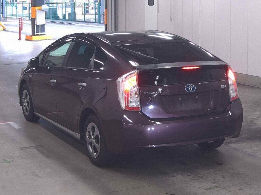 2013 Toyota Prius thumbnail