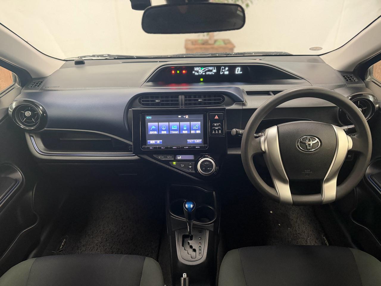 2015 Toyota Aqua thumbnail