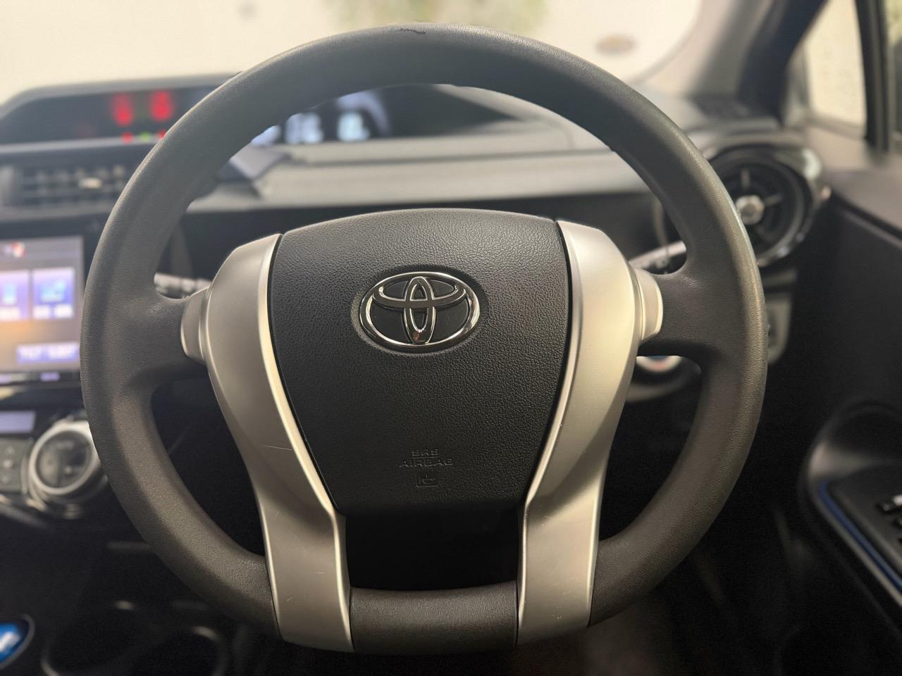 2015 Toyota Aqua thumbnail