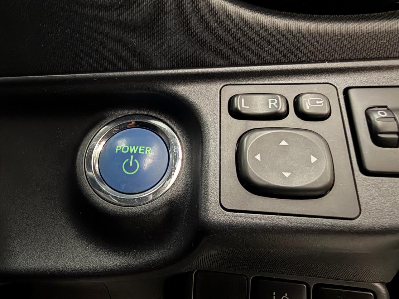 2015 Toyota Aqua thumbnail