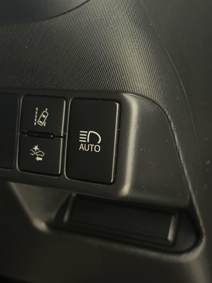 2015 Toyota Aqua thumbnail