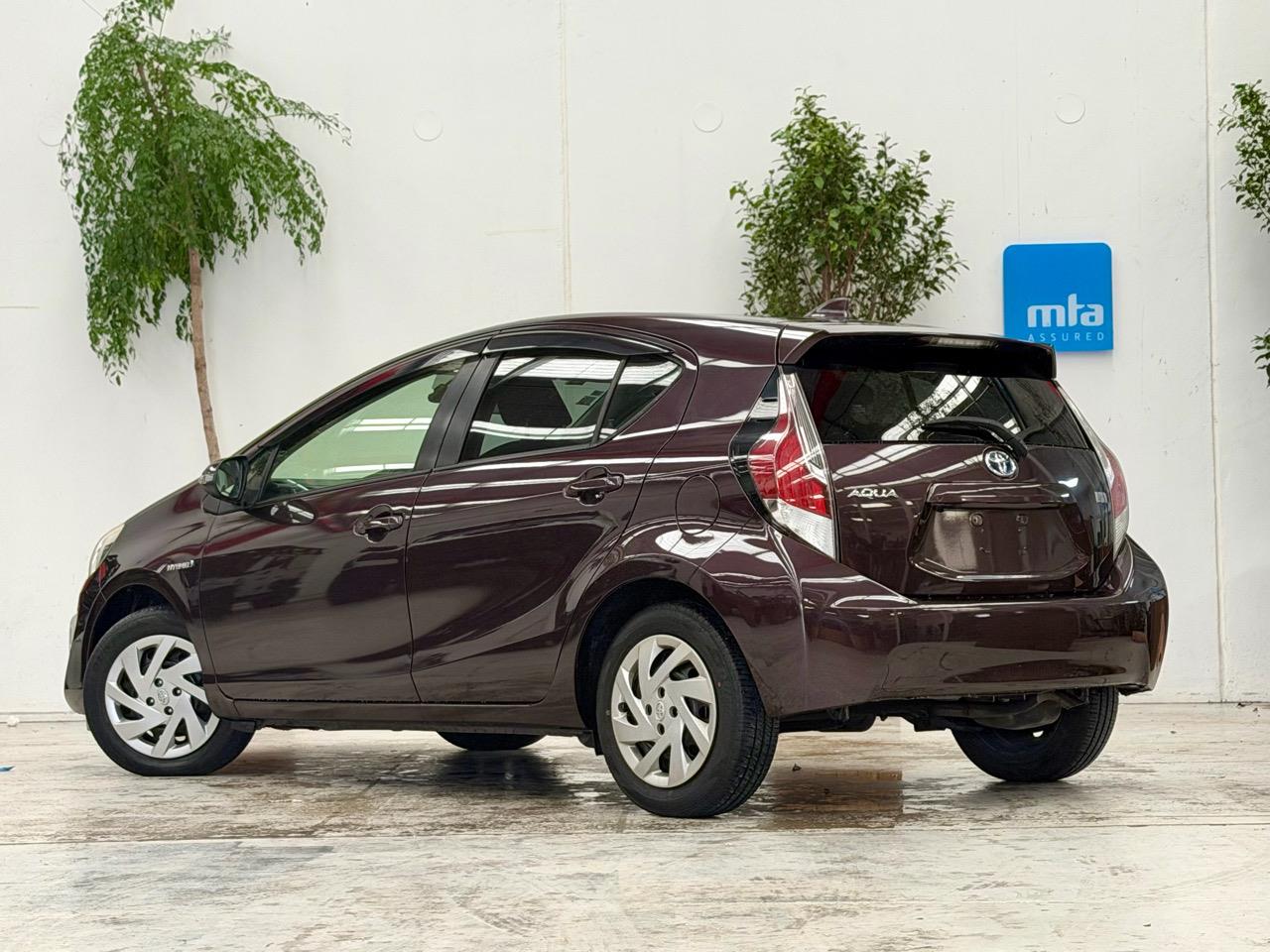 2015 Toyota Aqua thumbnail