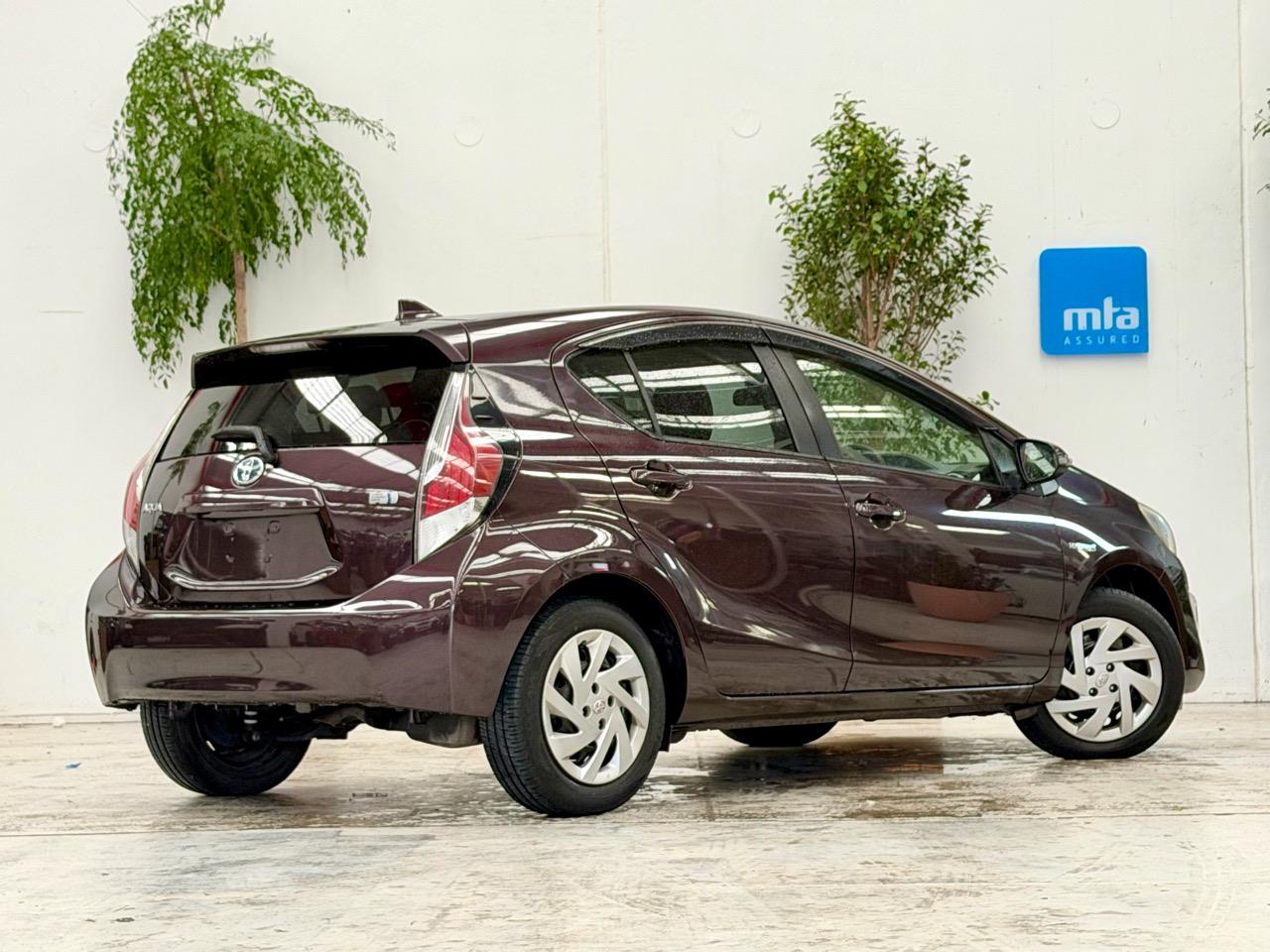 2015 Toyota Aqua thumbnail