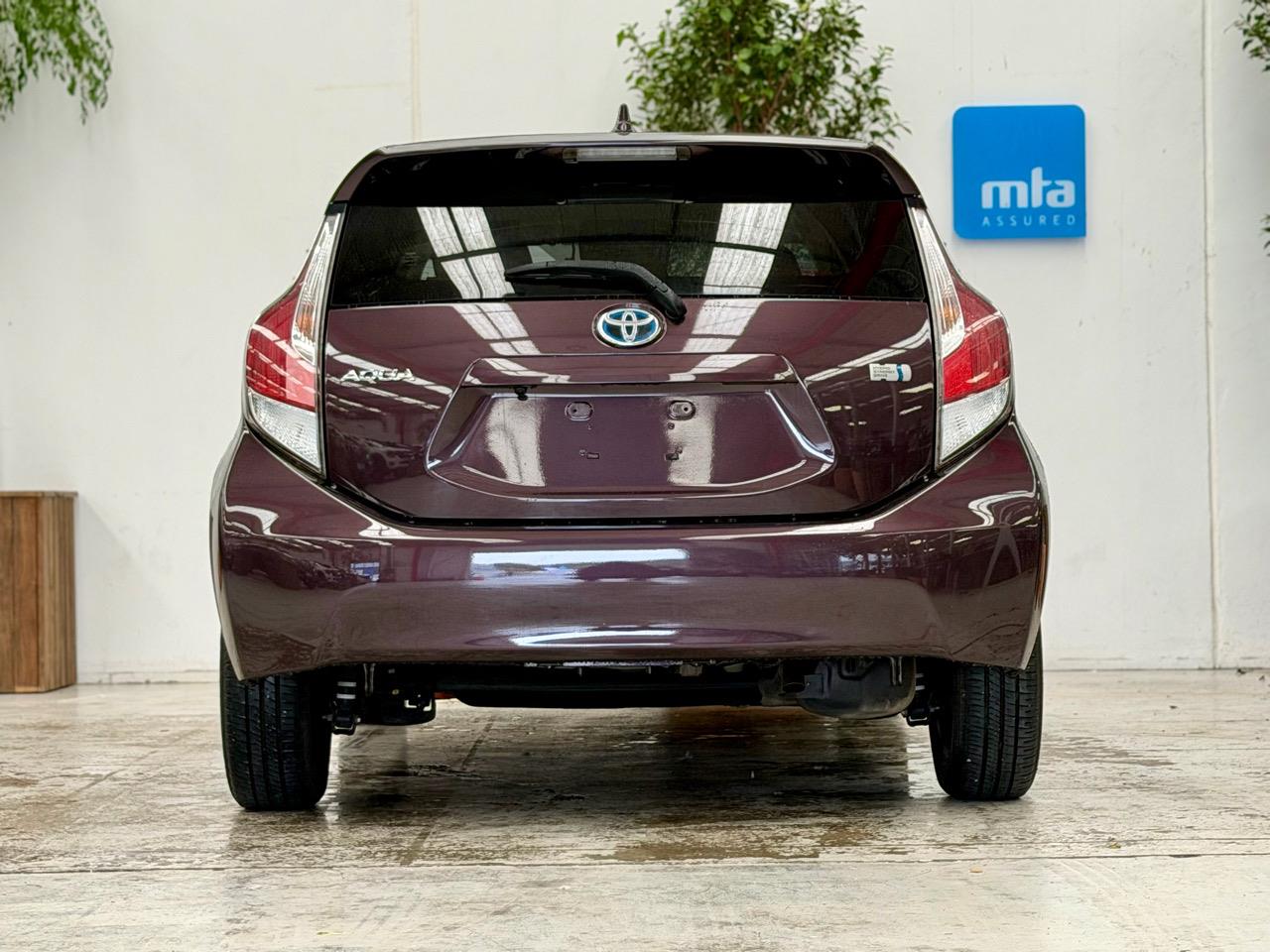 2015 Toyota Aqua thumbnail