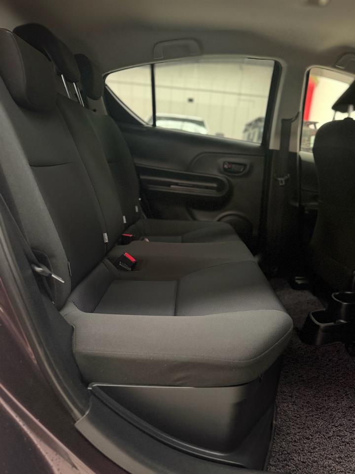 2015 Toyota Aqua thumbnail