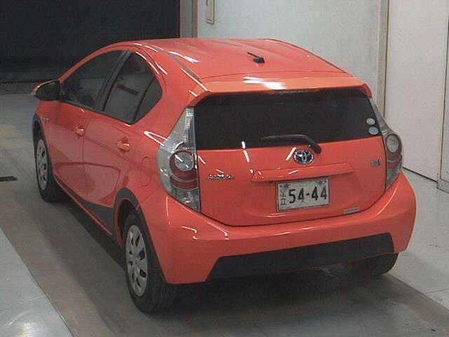 2012 Toyota Aqua thumbnail