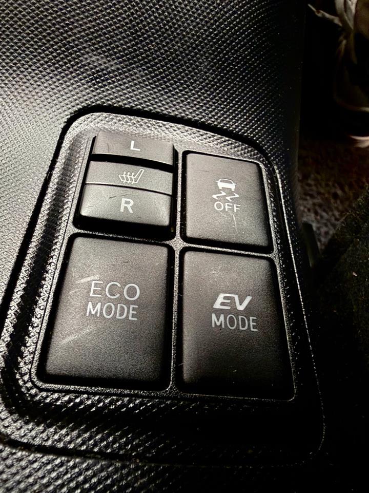 2015 Toyota Aqua thumbnail
