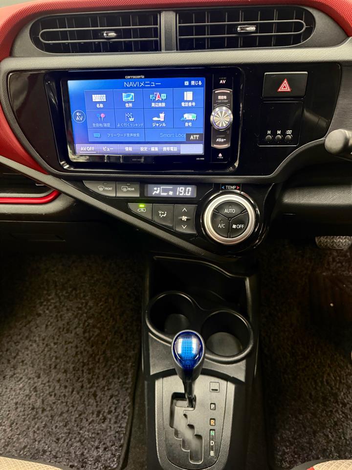 2015 Toyota Aqua thumbnail