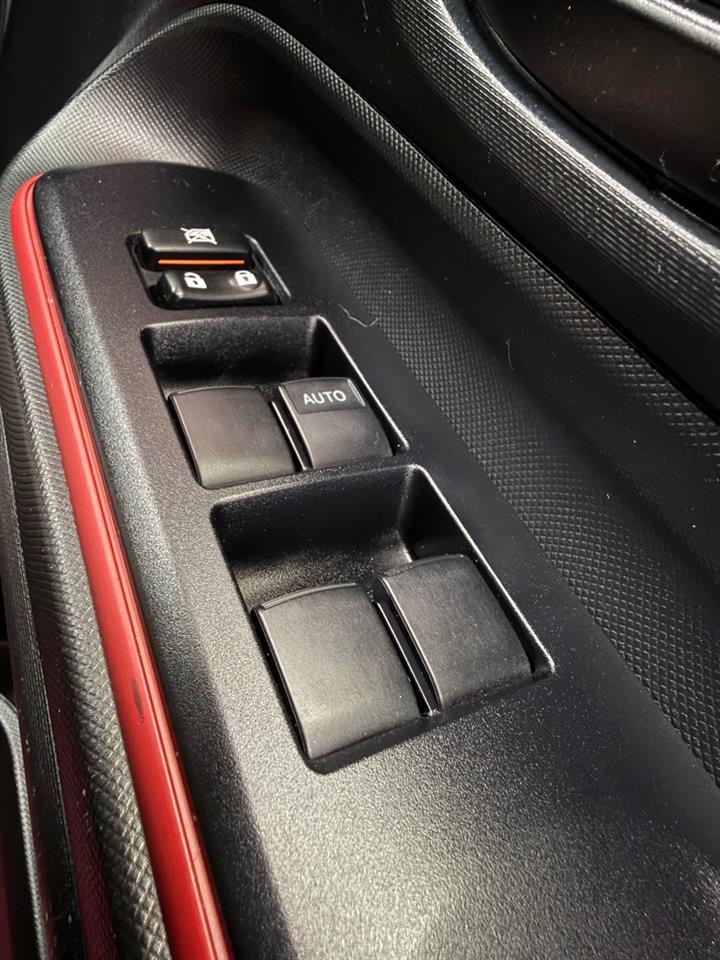 2015 Toyota Aqua thumbnail