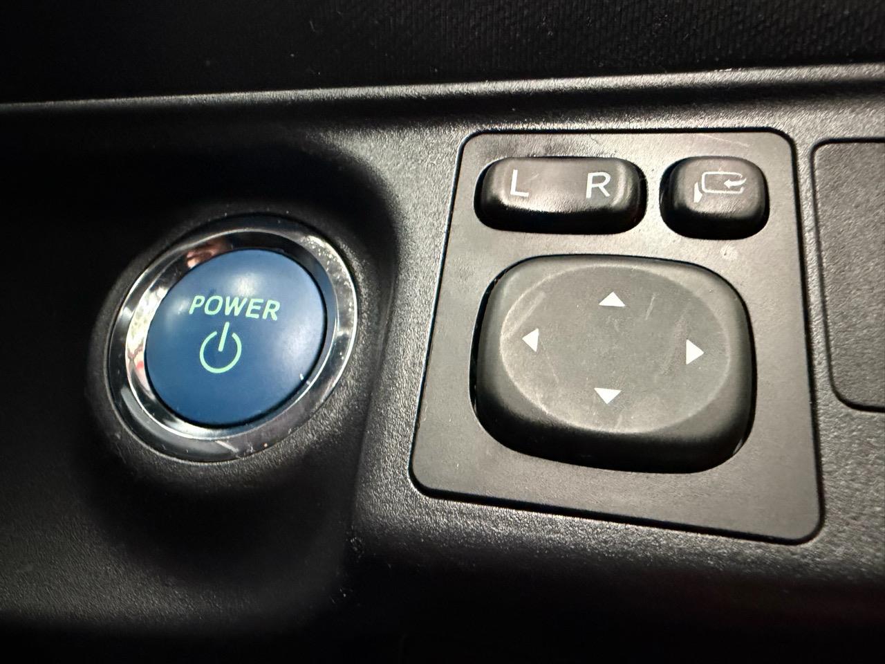 2015 Toyota Aqua thumbnail