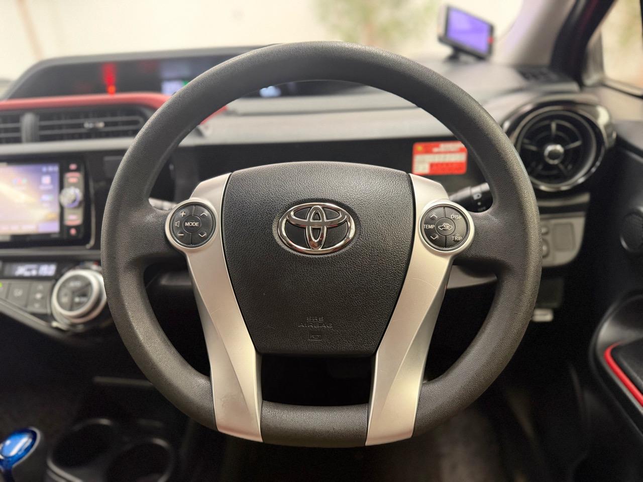 2015 Toyota Aqua thumbnail