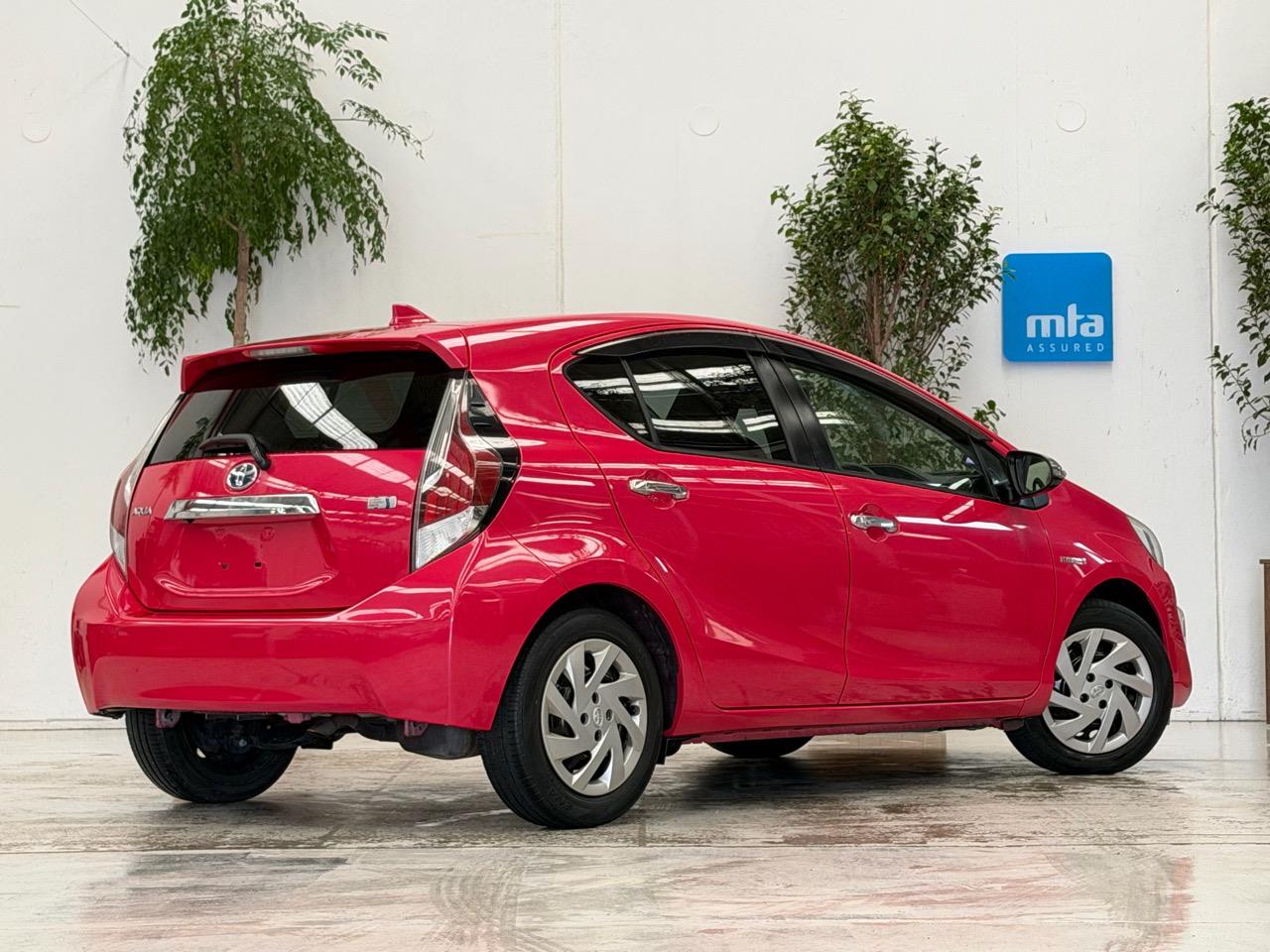 2015 Toyota Aqua thumbnail