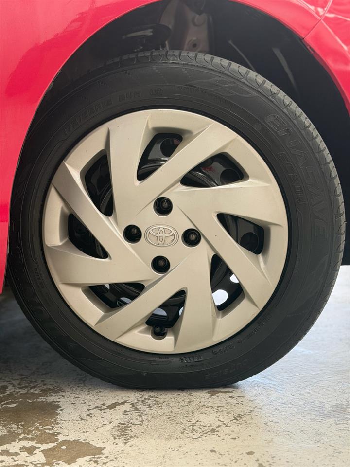 2015 Toyota Aqua thumbnail